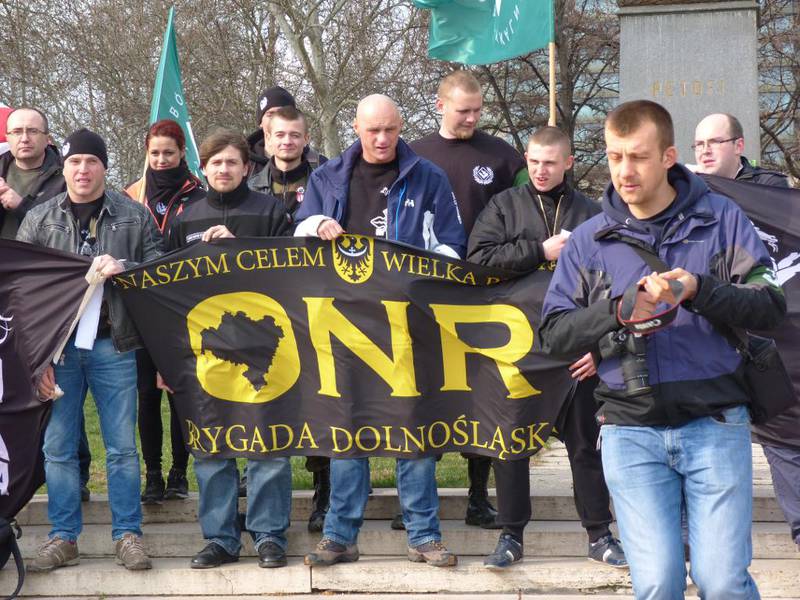 Bildet er fra en marsj i Budapest i mars i år der Obóz Narodowo-Radykalny deltok.