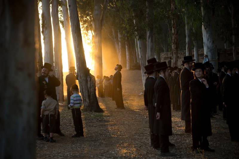 Ultra-ortodokse jøder deltar i en religiøs seremoni ved Rosh Haain i Israel. 