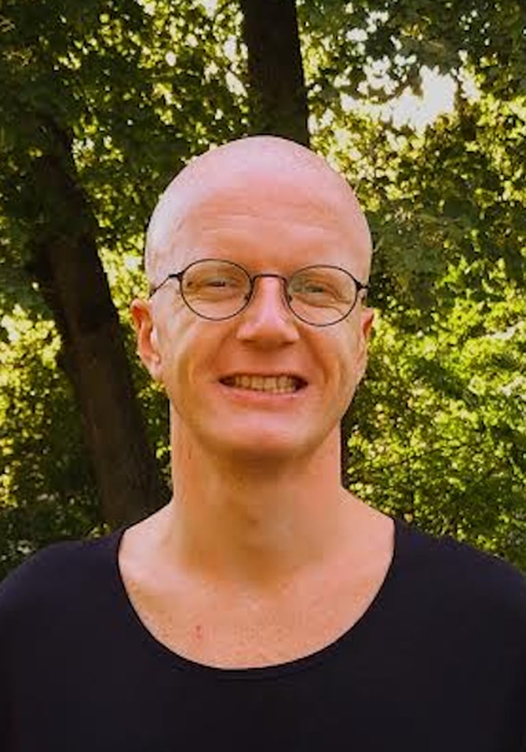 Henrik Kjellmo Larsen, Yogalærer og forsker