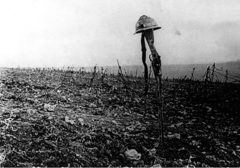 Verdun i Frankrike i 1916. Bildet viser grava til ein fransk soldat.