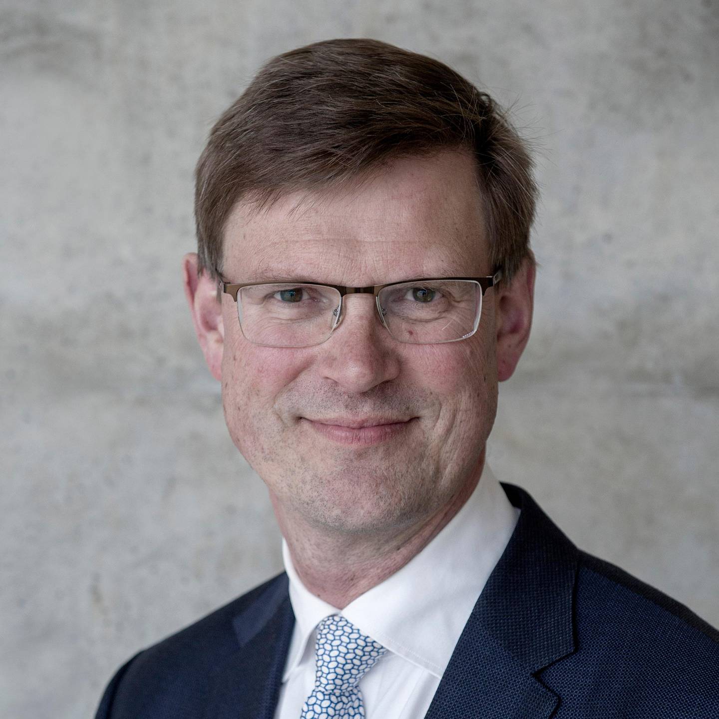 Aksel Mjøs, førsteamanuensis ved Norges Handelshøyskole, sier bankene har et ansvar når de skal rådføre sine kunder.
