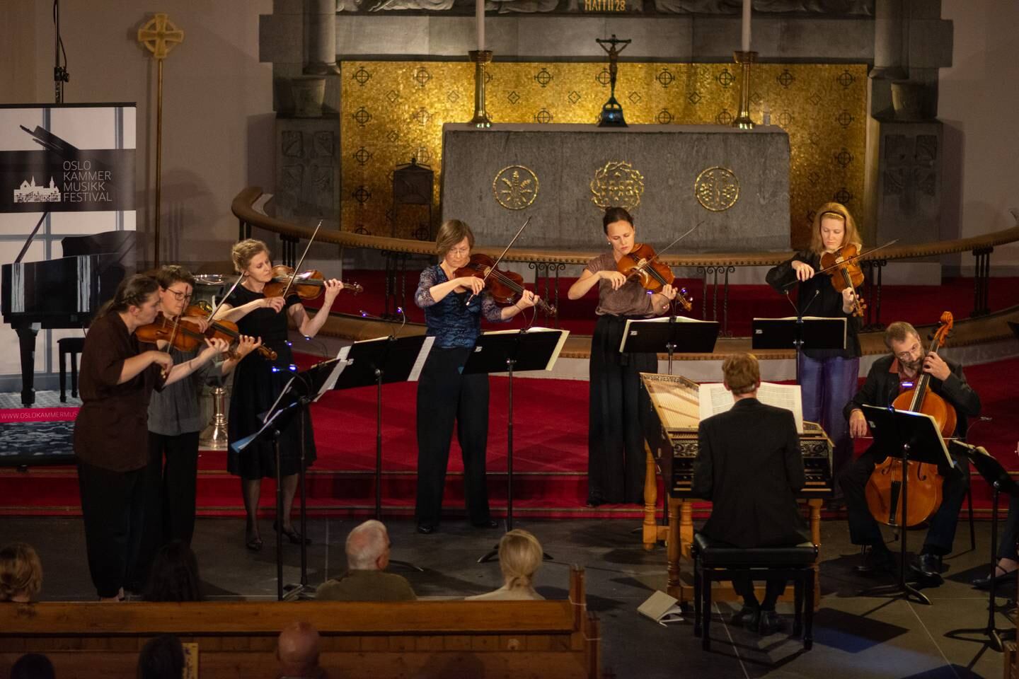 FORRYKENDE FEST: Vilde Frang og Barokkanerne holdt en forrykende fest for Johann Sebastian Bach i Frogner kirke tirsdag kveld.