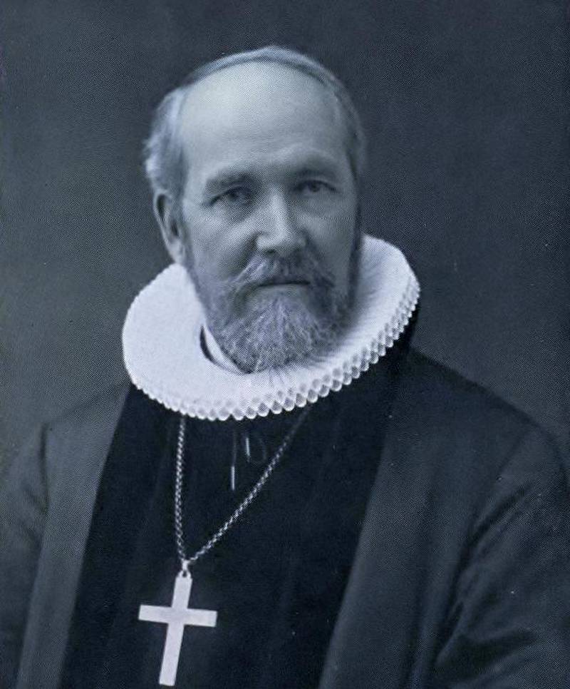 De skulle bare visst, det var varg i veum - i deres midte! Han skulle til og med holde prekenen ved nattverdgudstjenesten, Kristiansands biskop Bernt Støylen (1858-1937).