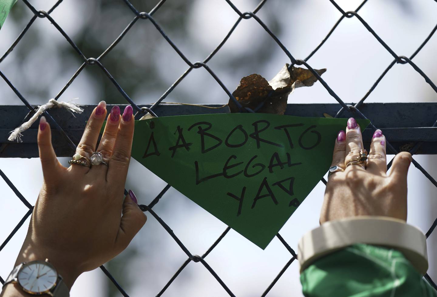 Flere land i Latin-Amerika tillater abort for kvinner som er voldtatt, eller hvis medisinske grunner tilsier det. Chile kan bli første land som nedfeller rett til frivillig abort i grunnloven. Foto: Fernando Llano / AP / NTB