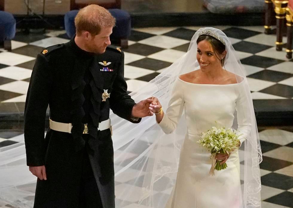 Vielse nummer to: Prins Harry og Meghan Markle er på vei ut av vielsen i St. George's Chapel i Windsor Castle 19. mai 2018. Paret forteller å at de egentlig giftet seg tre dager tidligere.