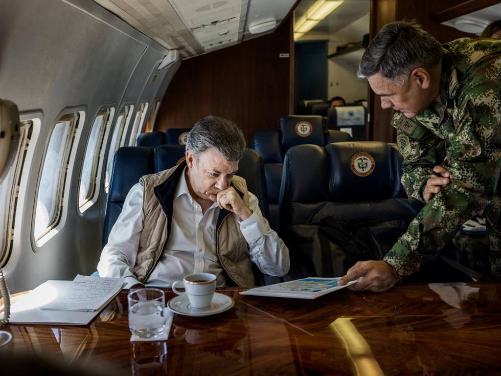 22. oktober­ 2016: Colombias­ ­president Juan Manuel Santos­ på vei mot ­Norte Santander. Der skal han møte narkobønder som han tilbyr støtteordninger for å gå over til produksjon av kaffebønner.