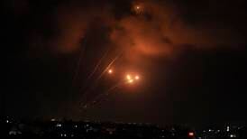 Israelske flyangrep og palestinske raketter fortsetter – frykter ny krig