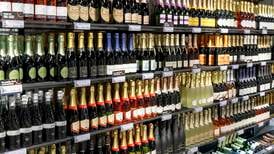 Kjerkol ber Helsedirektoratet om forslag til merking av alkohol