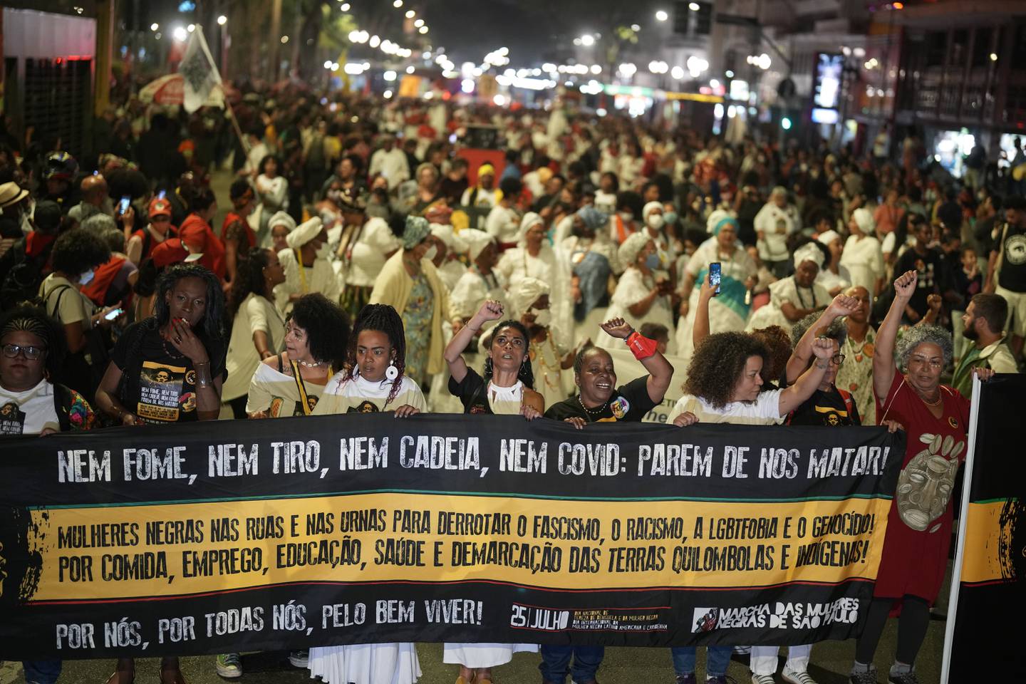 Brasils høyrepopulistiske president Jair Bolsonaro kommer til stadighet med skandaløse og nedsettende uttalelser om kvinner, svarte, urfolk og homofile, ifølge ny bok ført i pennen av den norske samfunnsgeografen og Brasil-kjenneren Torkjell Leira. Foto: AP / NTB