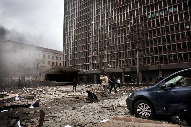 Slik så det ut minutter etter bombeangrepet i regjeringskvartalet.