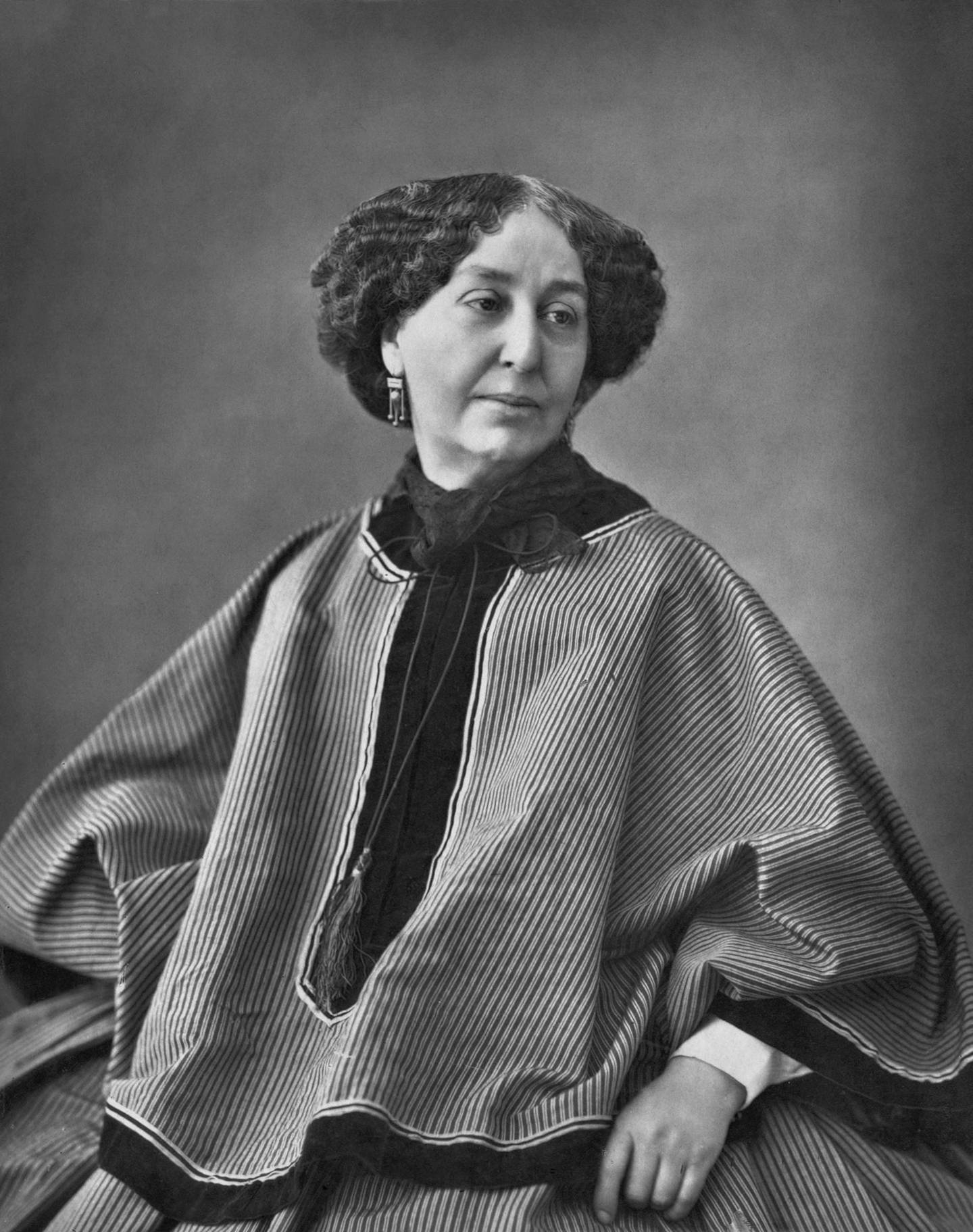 Amantine Aurore Dupin (1804–1876) ble kjent under mannsnavnet George Sand, og brukte  litteraturen til å kjempe for kvinners rettigheter.