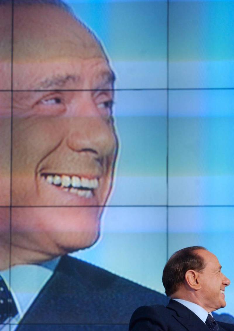 Silvio Berlusconi startet karrieren som kjent business-mann, eiendomsmogul og eier av fotballklubben AC Milan, i tillegg til noen hederlige opptredener som musiker. I 1994 inntok han Italias statsministerembete for første gang, en jobb han hadde i tre ulike perioder og som gjorde ham til Italias tredje lengst sittende minister.