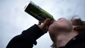 – Seks av ti norske menn drikker for mye