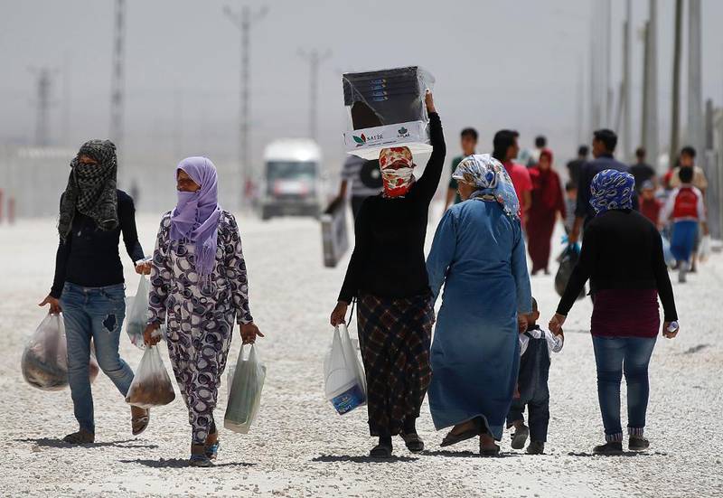 FN har utformet nye mål for en bedre verden. – Klarer vi å gi kvinner i fattige land de mulighetene og deltagelsen som de fortjener, så vil målene kunne gjennomføres, sier generalsekretær Jan Egeland i Flyktninghjelpen. Bildet er av syriske flyktninger i Tyrkia.