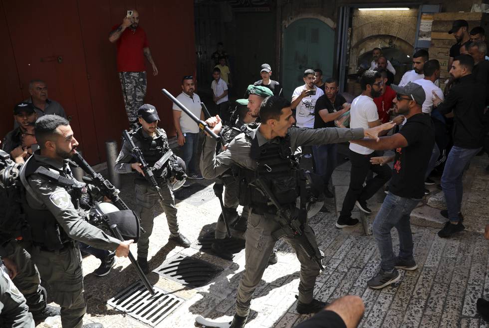 Israeli police and Palestinian protesters clash in Jerusalem's Old City