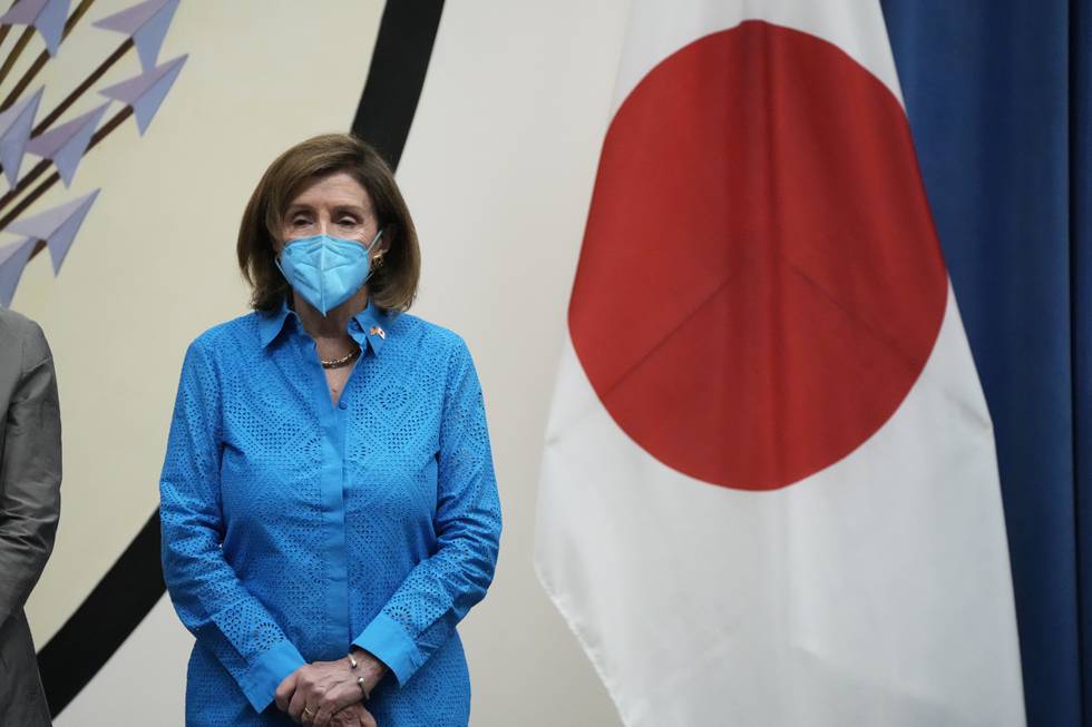 Kongresslederen Nancy Pelosi er på besøk i Japan. Foto: Eugene Hoshiko / AP / NTB