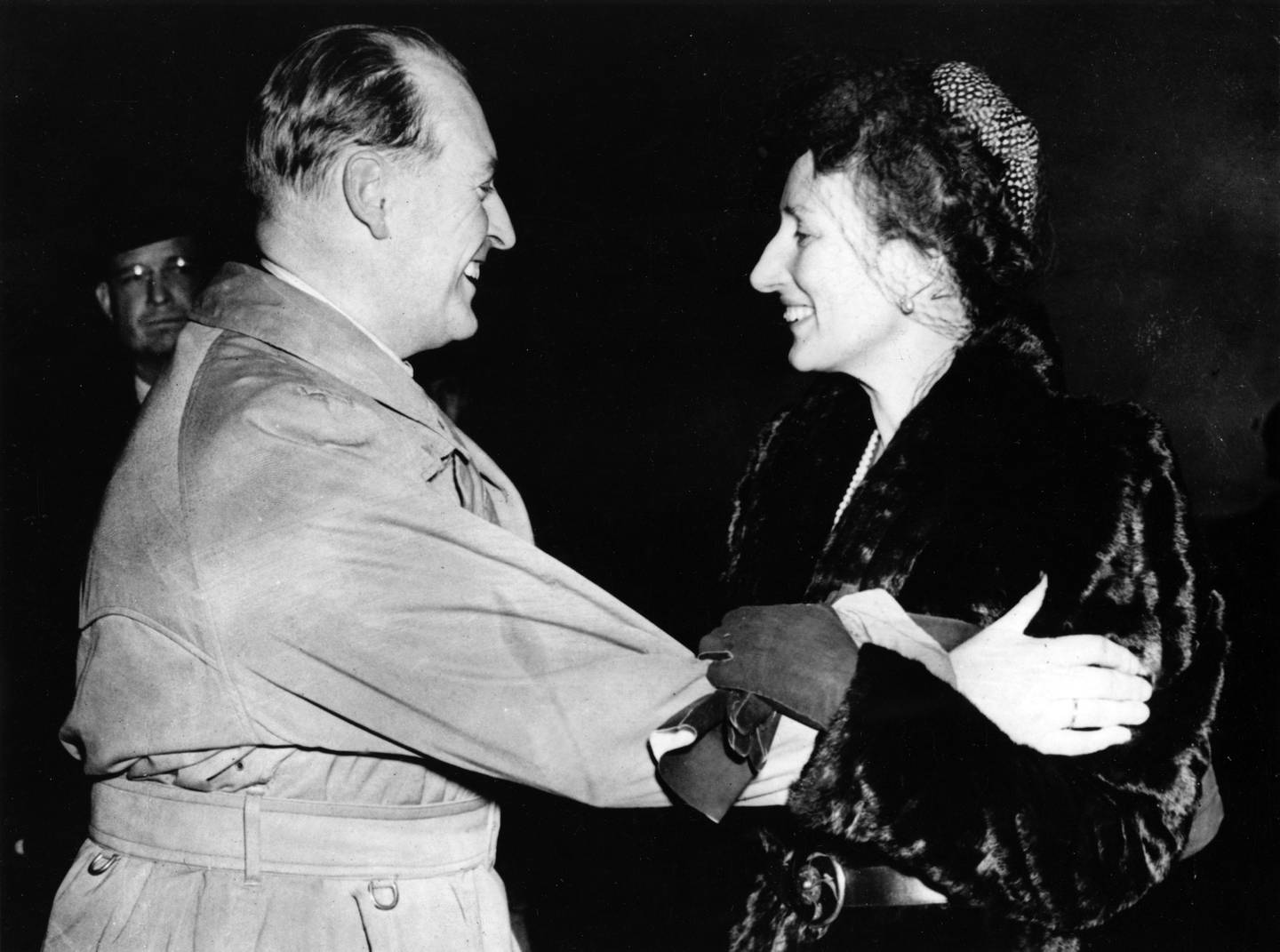Gjensyn: Det første møte mellom kronprins Olav og kronprinsesse Märtha etter atskillelsen i Norge i april 1940. Kronprins Olav på overraskende julebesøk til Washington.
Foto: AP/  NTB