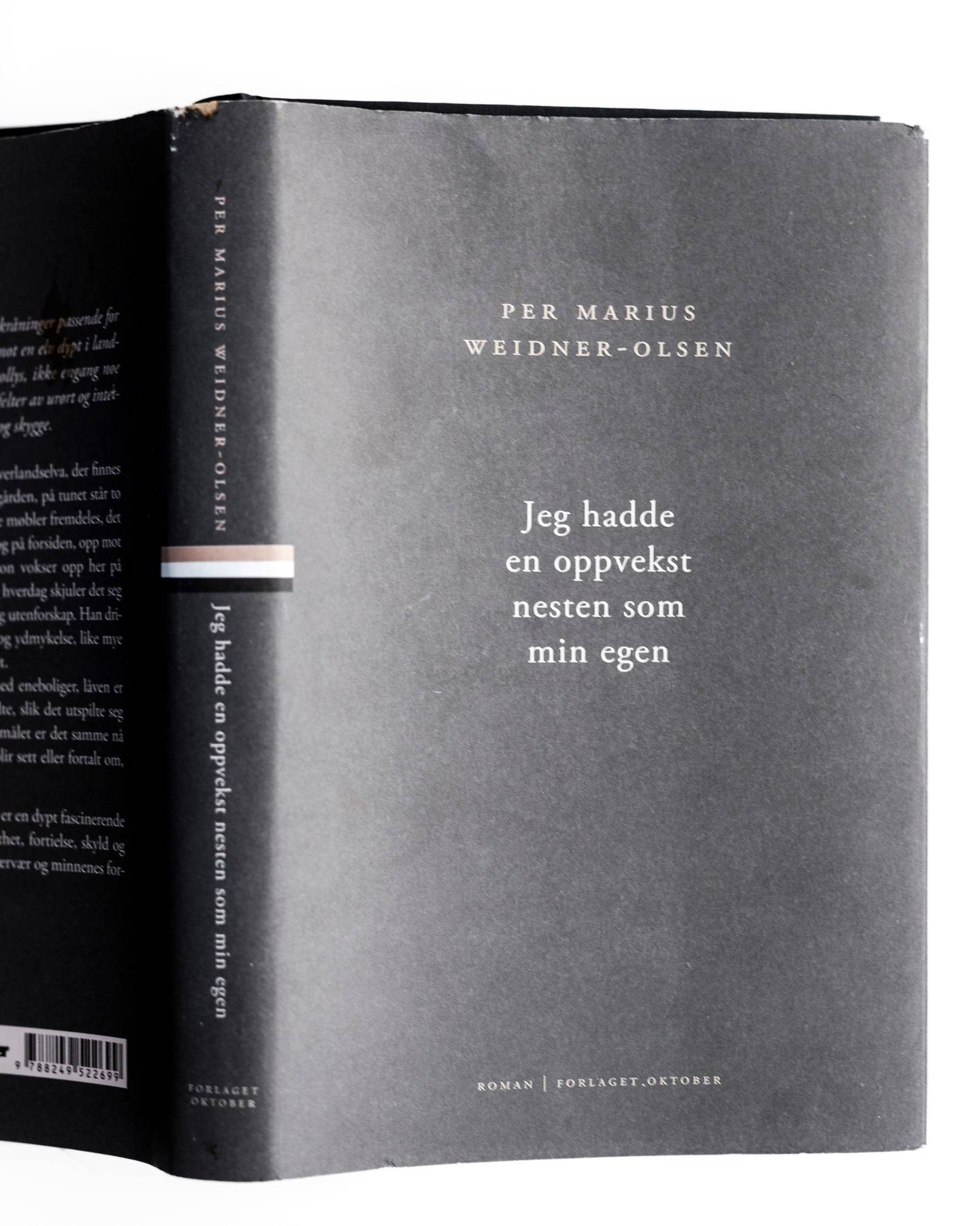 Per Marius Weidner-Olsens debutroman høstet gode kritikker i sommer. Da forlaget ble kjent med en straffedom fra 2003, avsluttet de samarbeidet.