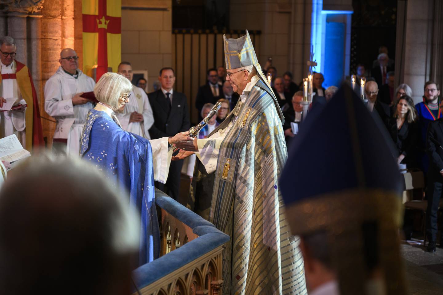 Martin Modéus tas emot som ny ärkebiskop i Uppsala domkyrka söndagen 4 december 2022