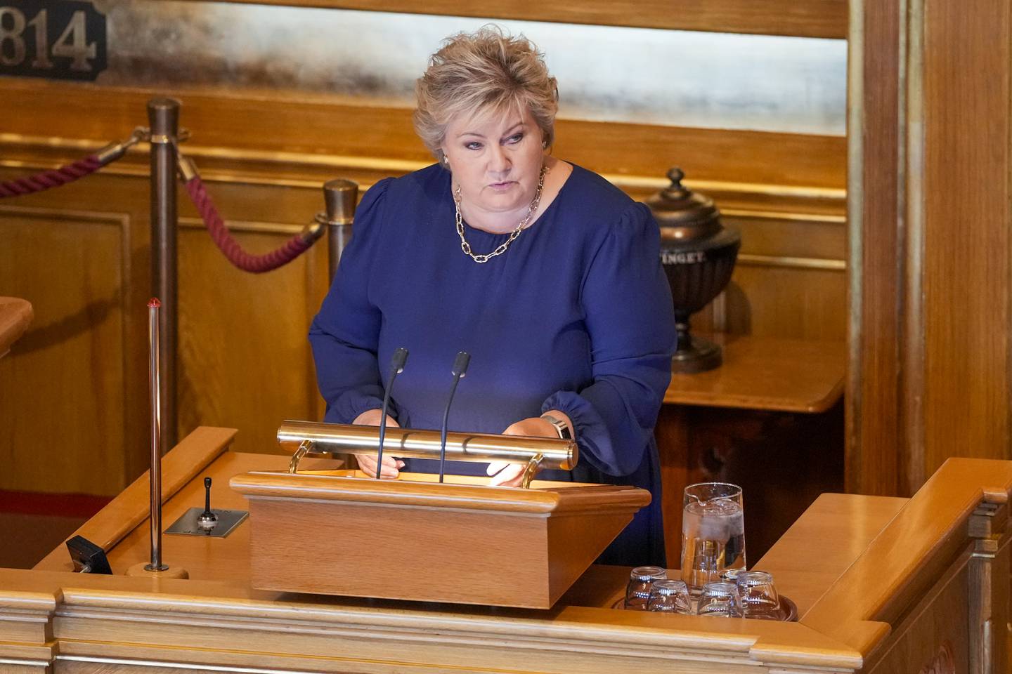 Erna Solberg (H) på talerstolen under et ekstraordinært møte i Stortinget om kraftsituasjonen. Foto: Beate Oma Dahle / NTB