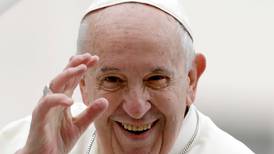 Paven omrokkerer i Vatikanet