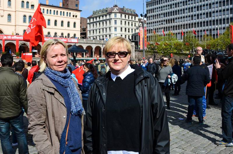 VIKTIG TRADISJON: Mette Staum og Hanne Marit Stensrud mener det er viktig å ikke ta rettighetene våre for gitt.