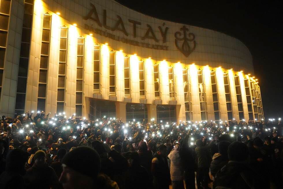 En demonstrasjon i sentrum av Kasakhstans største by Almaty 4. januar. Arkivfoto: Vladimir Tretyakov / NUR.KZ via AP / NTB