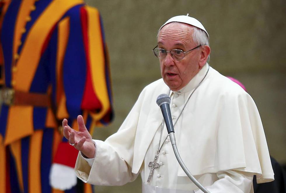 Mange katolske pilegrimer kan ha blitt lurt til å kjøpe falske velsignelser fra pave Frans. 