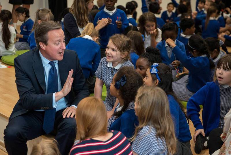 David Cameron sørget for å øke den britiske utviklingshjelpen over FN-målet på 0,7 prosent av BNI. En av hans siste stasminister- gjerninger var å besøke britiske skolebarn i ­London