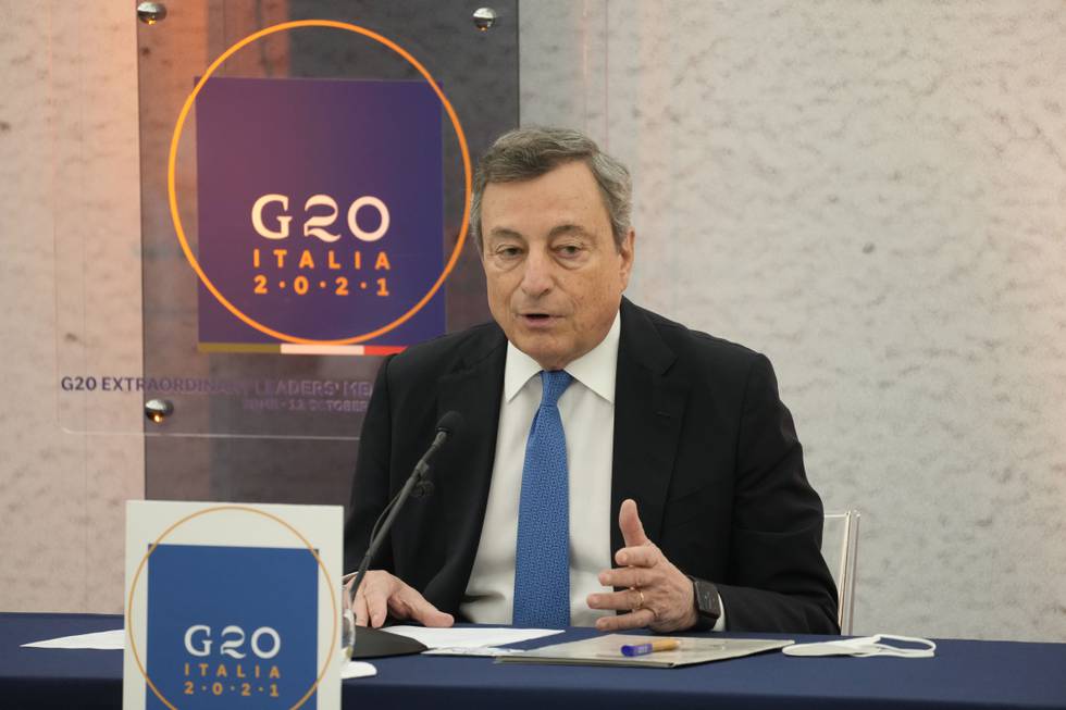 Italias statsminister Mario Draghi på en pressekonferanse etter det ekstraordinære G20-møtet. Foto: Gregorio Borgia / AP / NTB