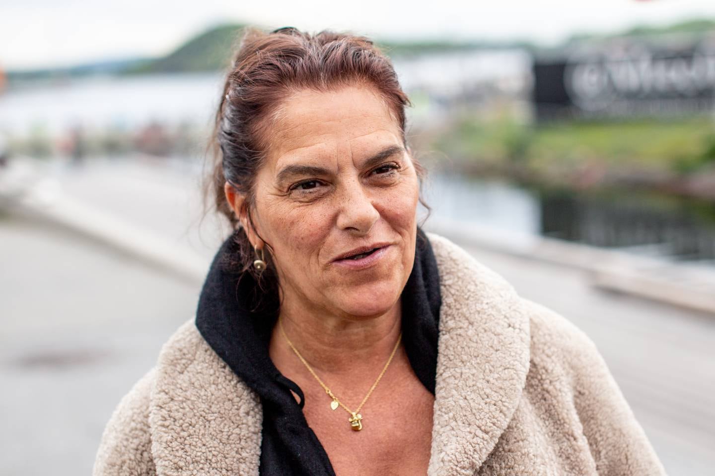 02.06.22 Oslo, Bjørvika. The Mother, av Tracey Emins, flyttes ved siden av Munch-museet