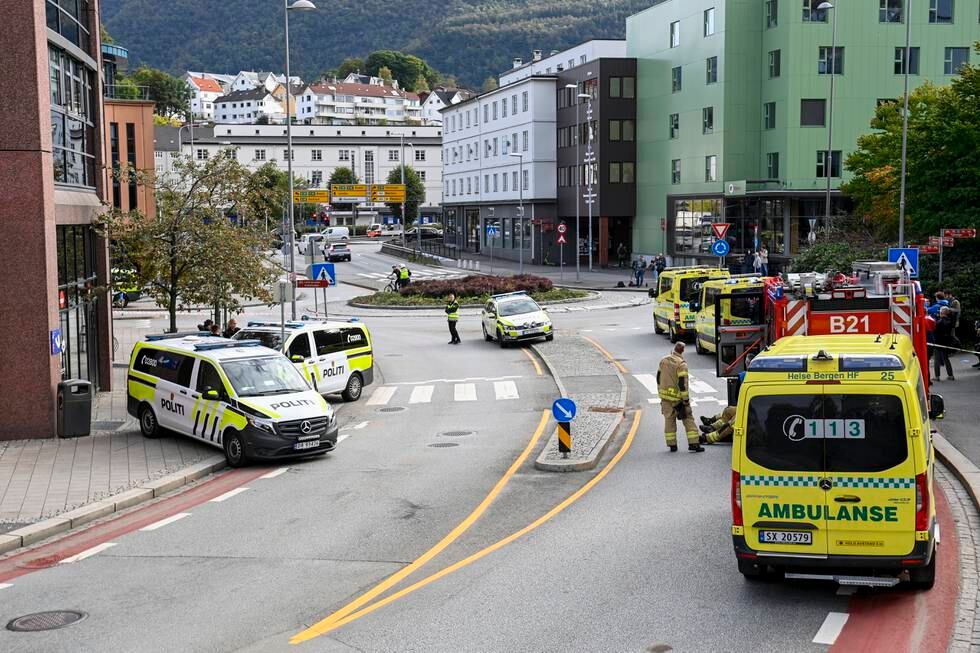 Væpnet politi har rykket ut til et Nav-kontor på Danmarksplass i Bergen.
Foto: Marit Hommedal / NTB