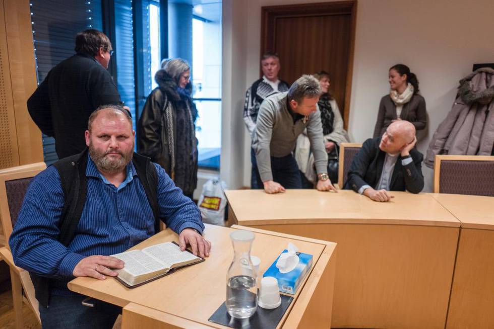 Blogger Jan Kåre Christensen er dømt til å betale en bot på 12.000 kroner for å ha sjikanert pastor Jan-Aage Torp.