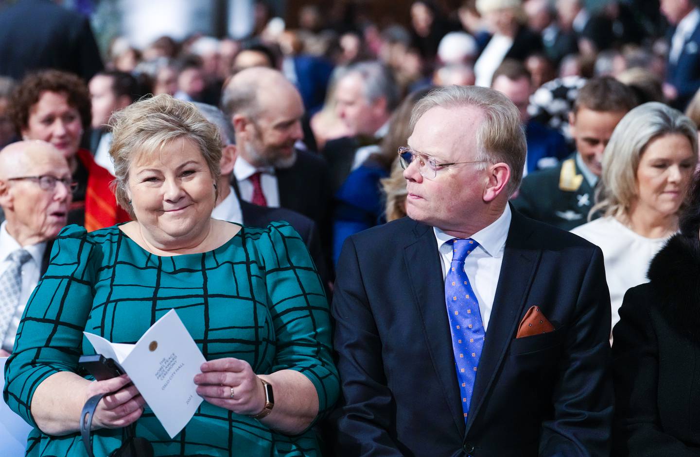 Høyre-leder Erna Solberg og ektemannen Sindre Finnes var også på plass. Foto: Javad Parsa / POOL / NTB
