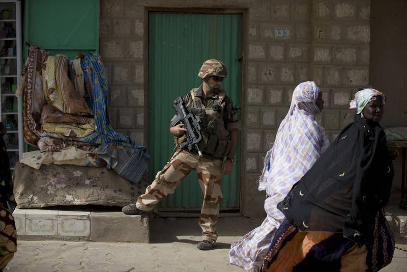 Frankrike er blant landene som har presset på for at visse militære utgifter skal regnes som bistand. Her er franske soldater på jobb i Mali.