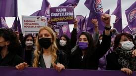 Store protester mot at Erdogan trekker Tyrkia ut av kvinnekonvensjon
