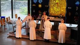 Fire nye prester ordinert i kirkesamfunn med 150 medlemmer