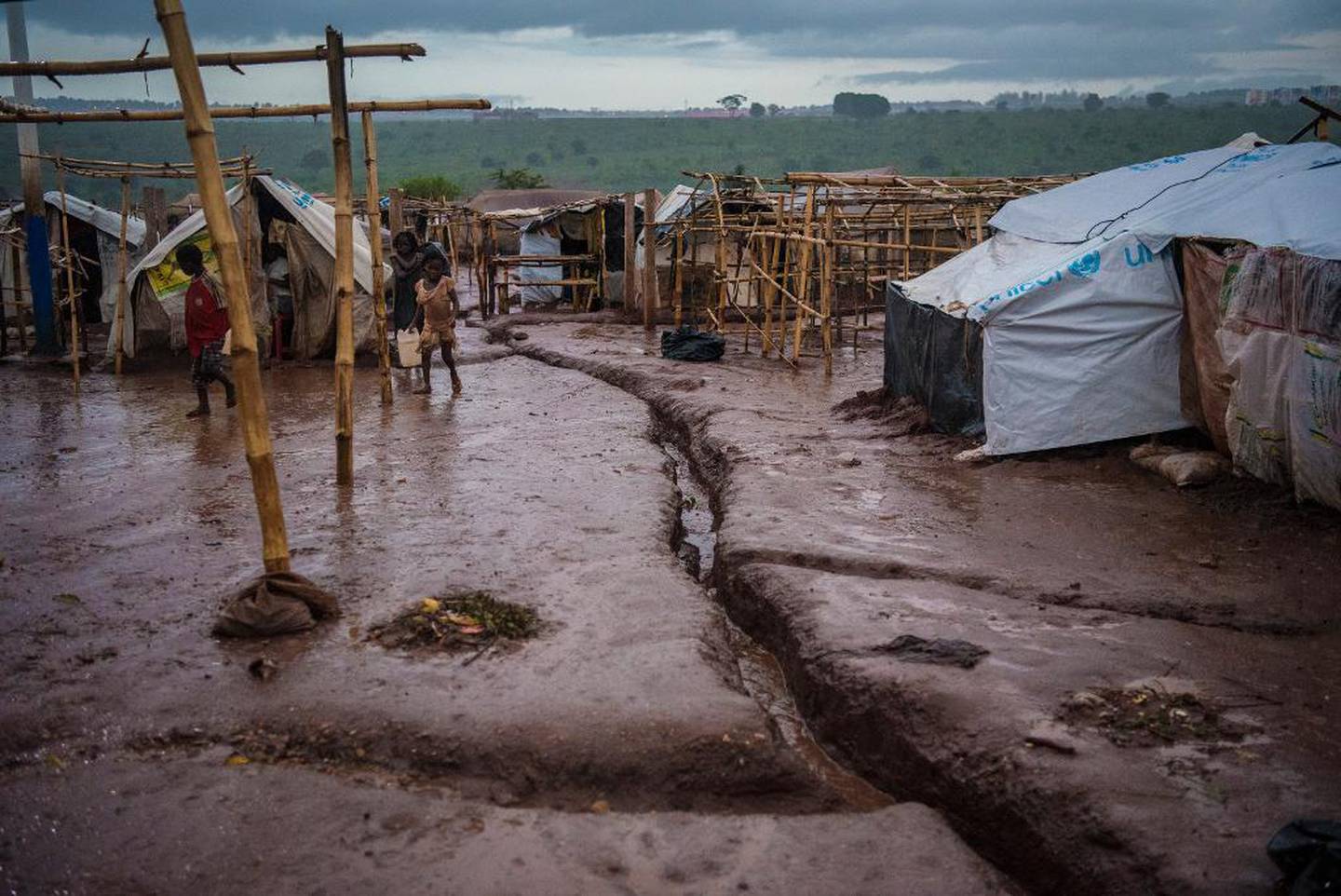 Store nedbørsmengder gjør livet ekstra utfordrende for kongolesere i flyktningleiren Kakanda.