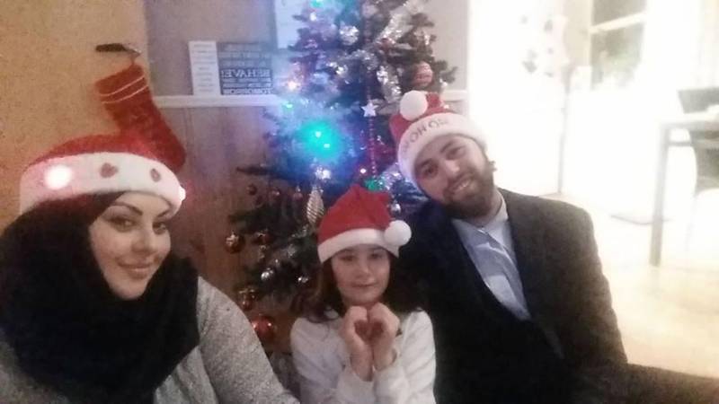 Laial Janet Ayoub, datteren Janet og forloveden Yousef Assidiq, grunnlegger av antiradikaliseringsorganisasjonen JustUnity, liker norsk jul. I år skal de alle sammen feire hos Assidiqs familie på Nøtterøy.
