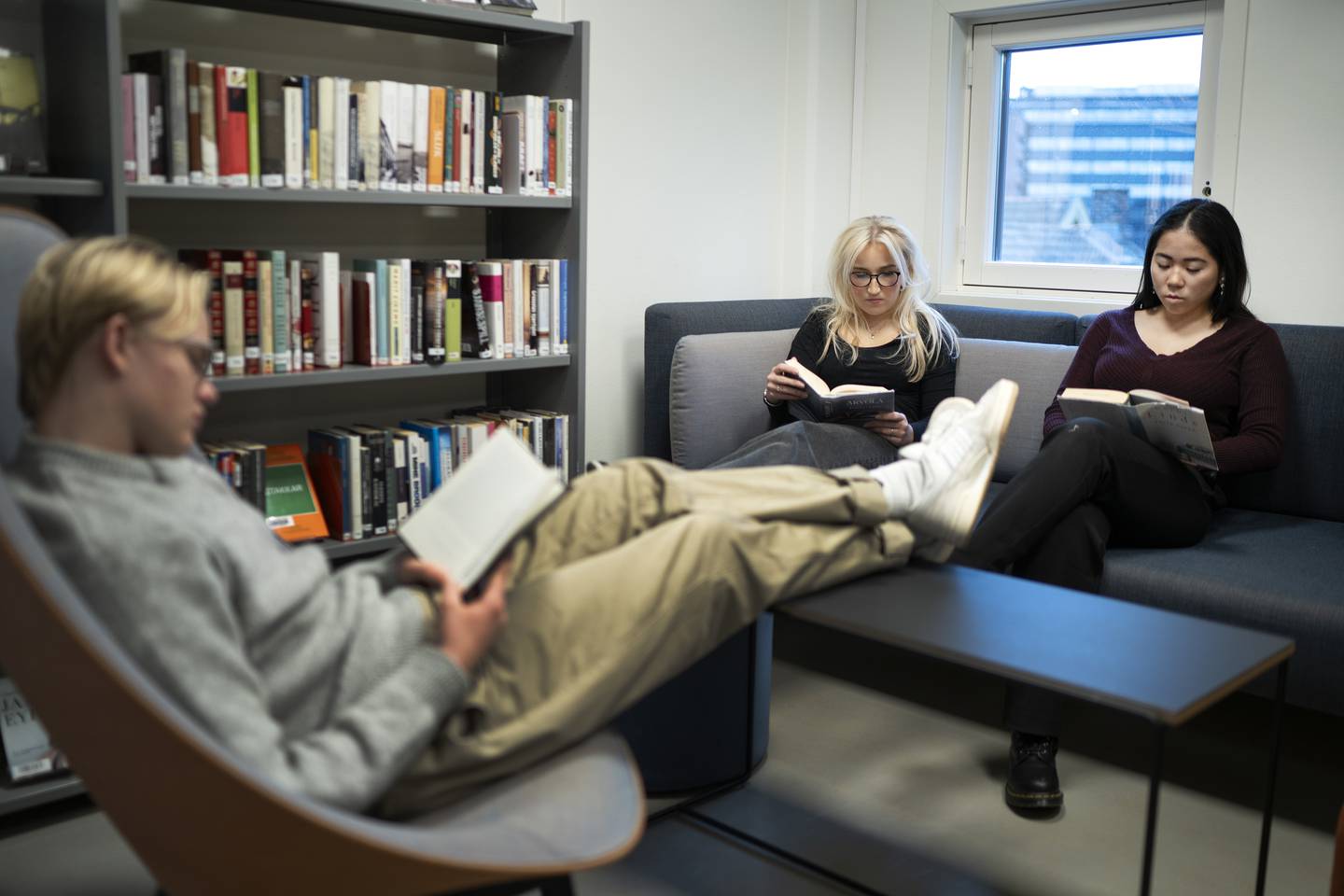 Skoleelever på biblioteket. Foto: Gorm Kallestad / NTB