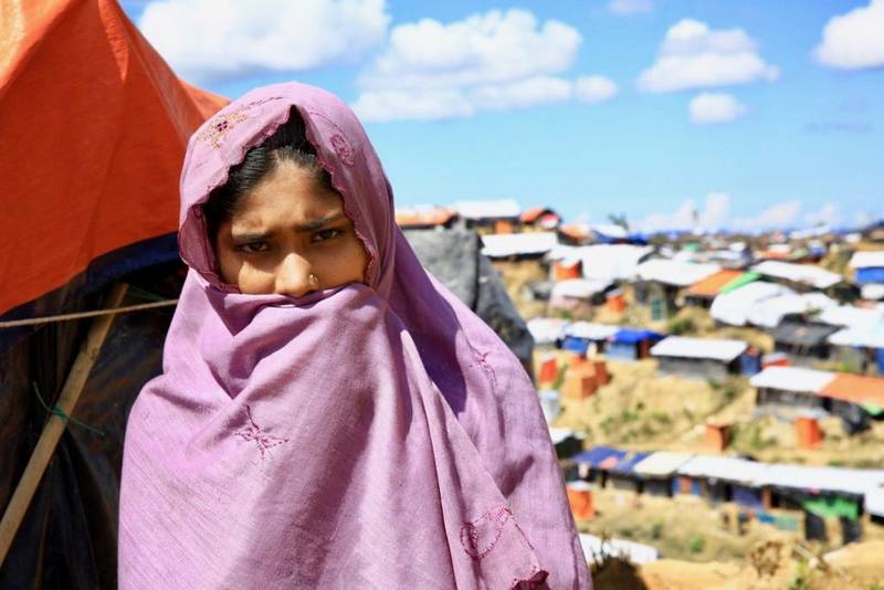 16-åringen Alia så hvordan militæret i Myanmar angrep og brente ned landsbyen. Sammen med familien har hun kommet seg i sikkerhet i Kutupalong-leiren i Bangladesh.
