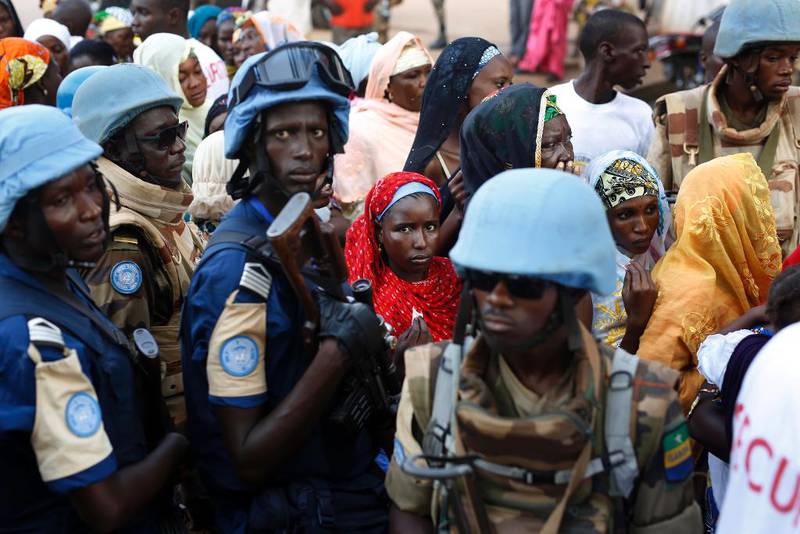 Motstridende: Afrika preges av to mostridende trender: Bedre styresett, men dårligere sikkerhet. På bildet FN-styrker i Den sentralafrikanske republikk.