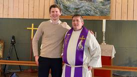 Se opptak: Farmen-prest Thor Haavik holder gudstjeneste i Lakselv kirke