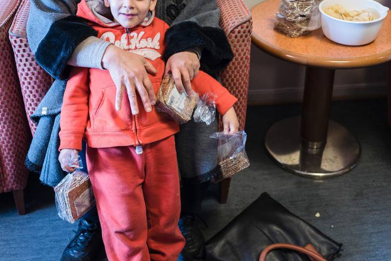 En stor leveranse av knekkebrød ga barn på Dikemark asylmottak mer å spise.