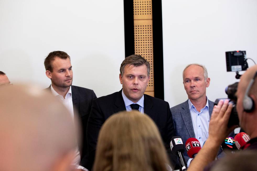 Statsrådene Kjell Ingolf Ropstad, Gjøran Kallmyr og Jan Tore Sanner på møte om muslimhat