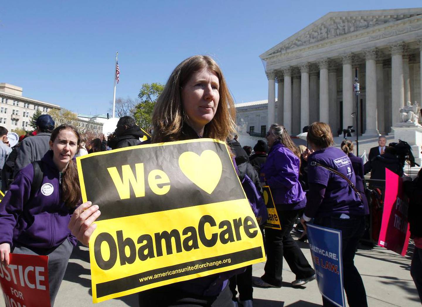 Helsestrid: Helsereforma Obamacare har gjeve 22 millionar amerikanarar ei etterlengta helseforsikring. Påtroppande president Donald Trump og republikanarane vil skrote reforma.
