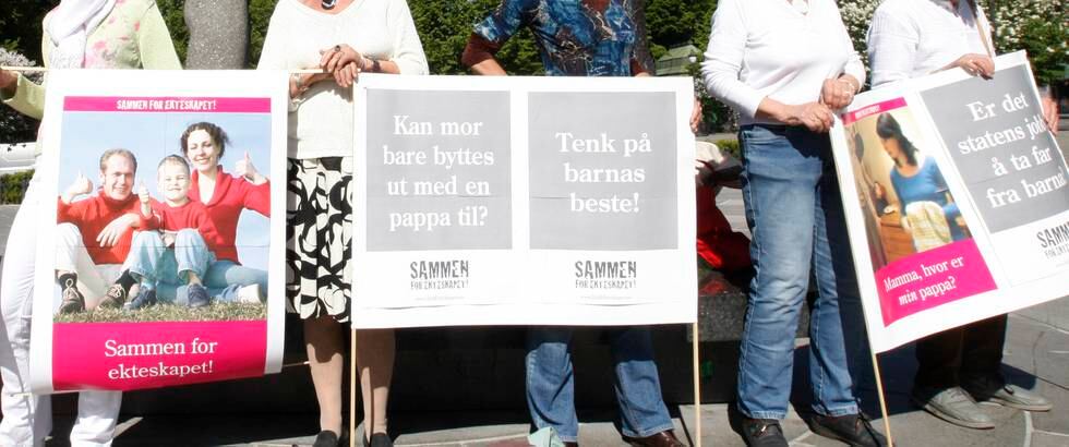 Representanter for «Ja til ekteskapet» demonstrerte i 2008 mot den nye ekteskapsloven som innførte likekjønnet ekteskap i Norge. Kritikk av homofilt samliv kan oppleves som så kontroversielt at man risikerer ikke å bli tatt seriøst på andre områder, sier forsker. 