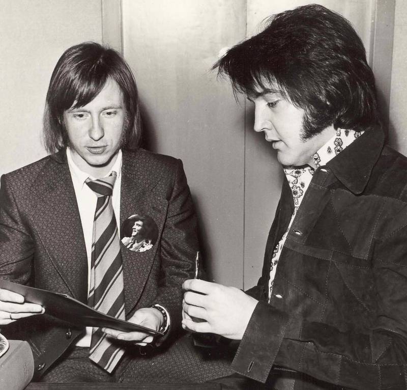Som leder av Elvis-fanklubben Flaming Star, møtte Pål Granlund idolet sitt fem ganger. Her fra et møte i 1974.