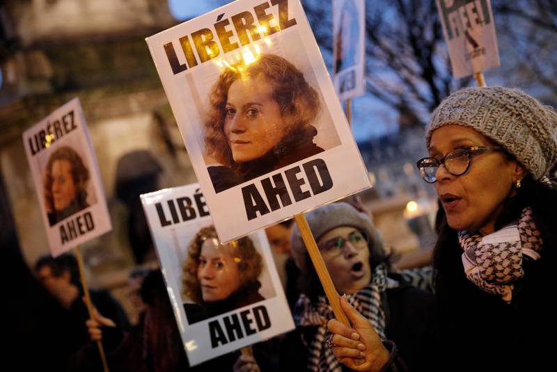 Over hele verden, som her i Paris, har demonstranter krevd løslatelse av den nå 17 år gamle palestinske aktivisten Ahed Tamimi.