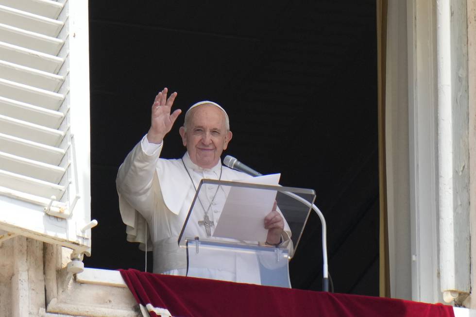 Pave Frans er innlagt på sykehus for en planlagt operasjon i tykktarmen. Foto: AP / NTB